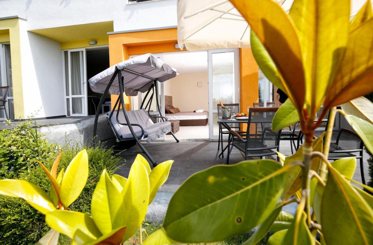 סאני ביץ' Stayinn Rainbow Houses Beachfront By Asteri Hotels מראה חיצוני תמונה